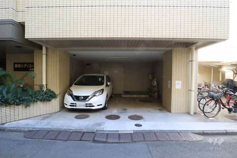 敷地内駐車場（屋内平面式）　　