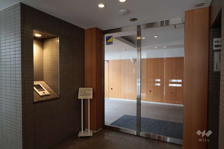 エントランスはオートロック付きです。