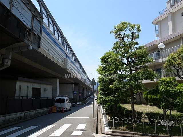 敷地南側には名神高速道路が走っています。