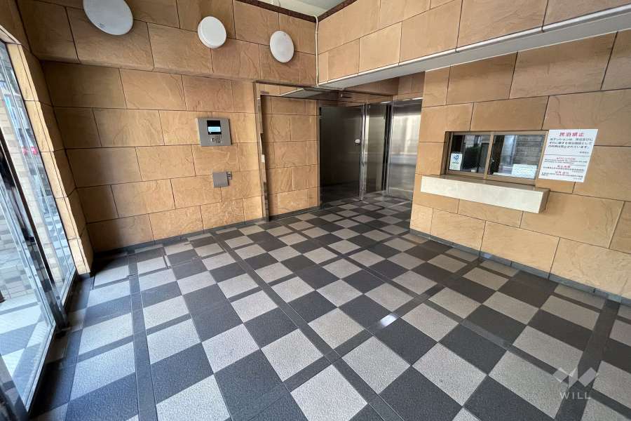 エントランスはオートロック付きです。