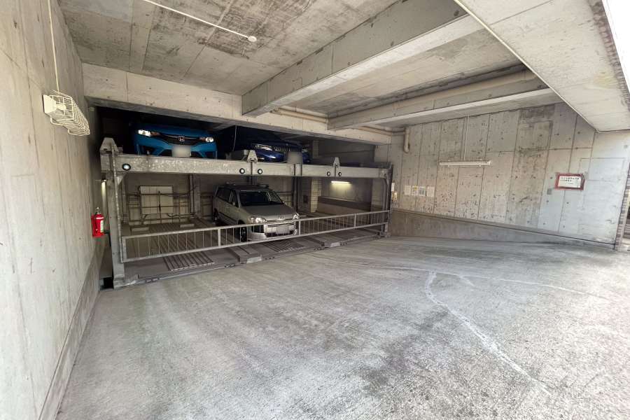 敷地内駐車場（屋内機械式）