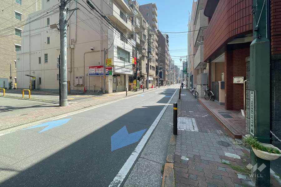 敷地東側の前面道路