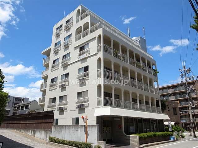 フォートレス二見の外観（南東側から）
