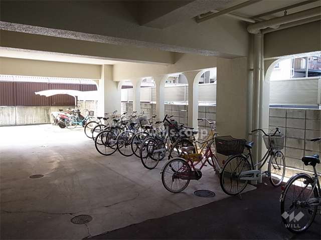 駐輪場、駐車場