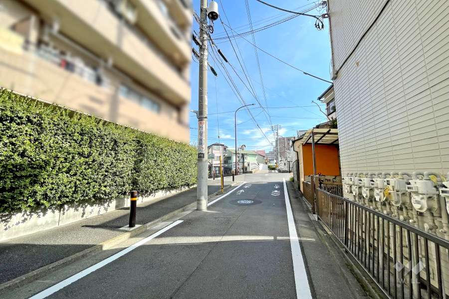 敷地の南側前面道路