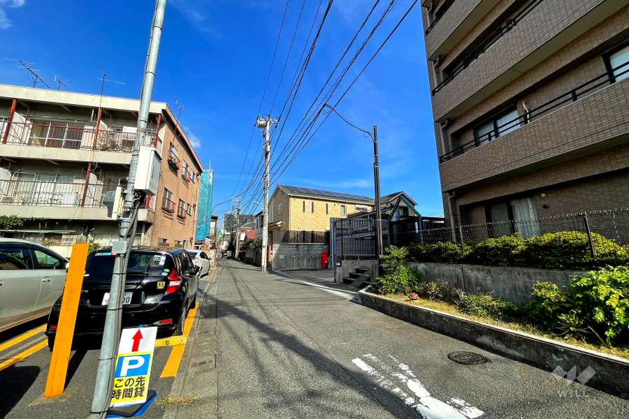 敷地の西側前面道路