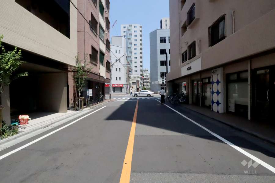 西側前面道路（南側から）