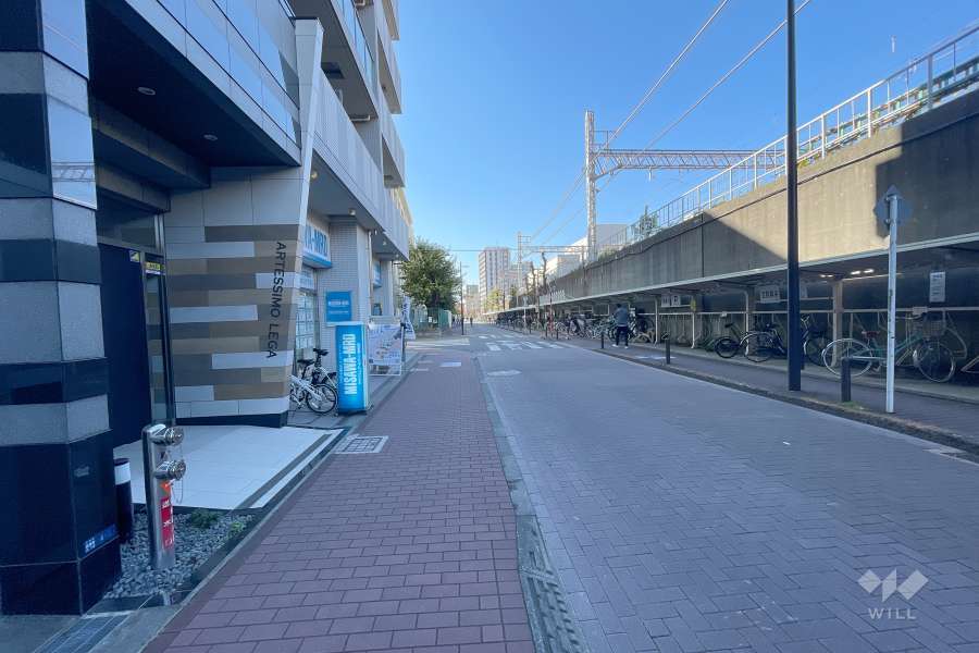 敷地北側の前面道路（東側から）