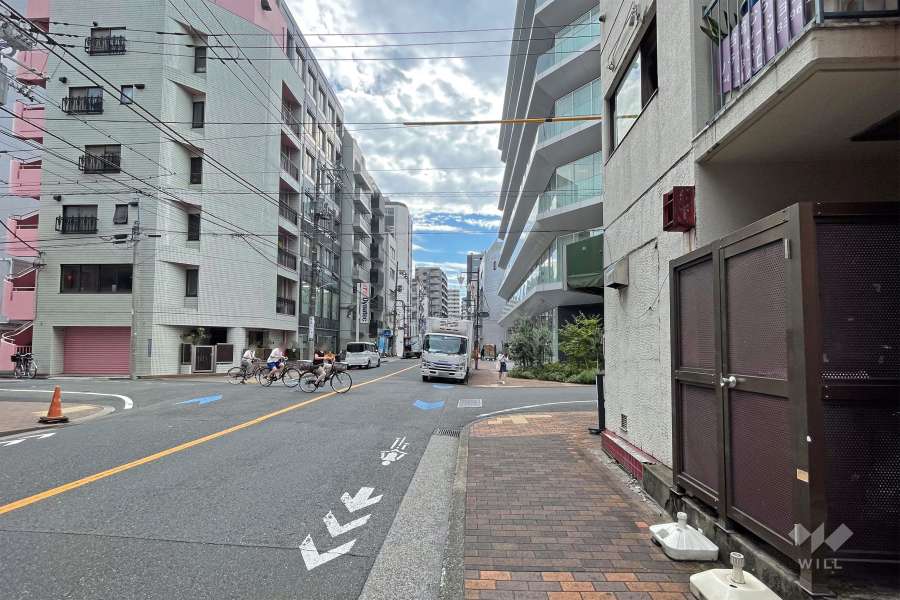 敷地東側の前面道路