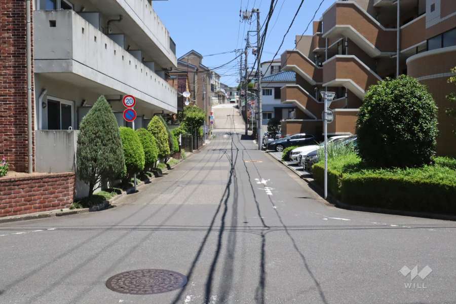 敷地北西側の前面道路