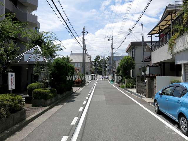 敷地北側の前面道路