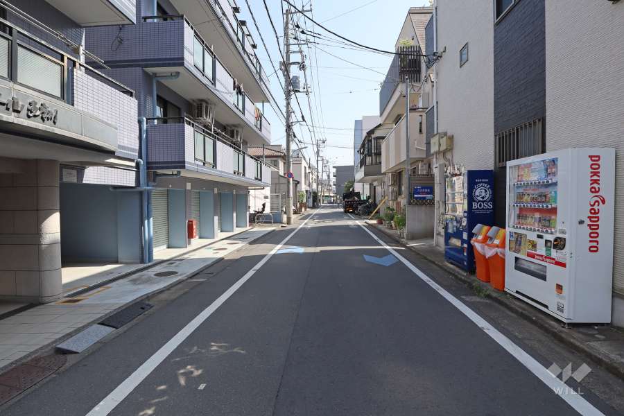 敷地西側の前面道路