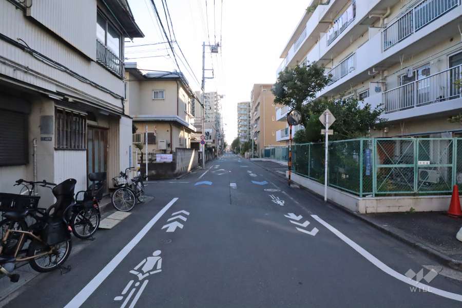 敷地東側の前面道路