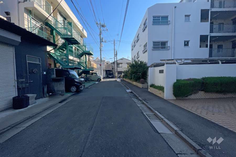 敷地北側の前面道路