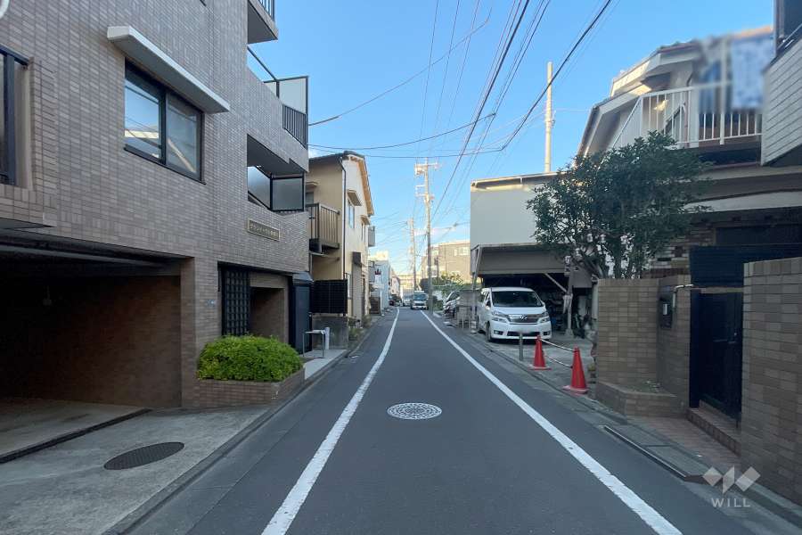 敷地東側の前面道路