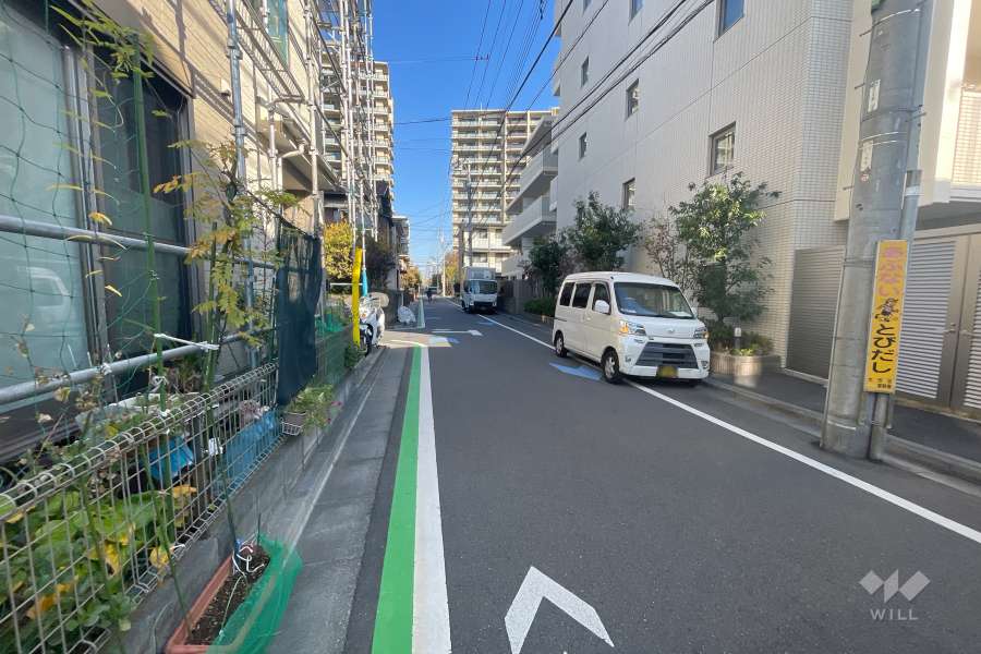 敷地西側の前面道路　