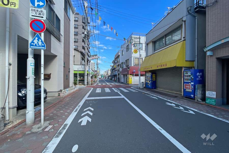 敷地東側の前面道路