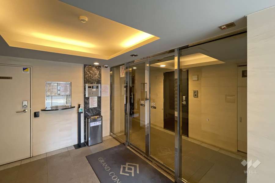 エントランスはオートロック付きです。