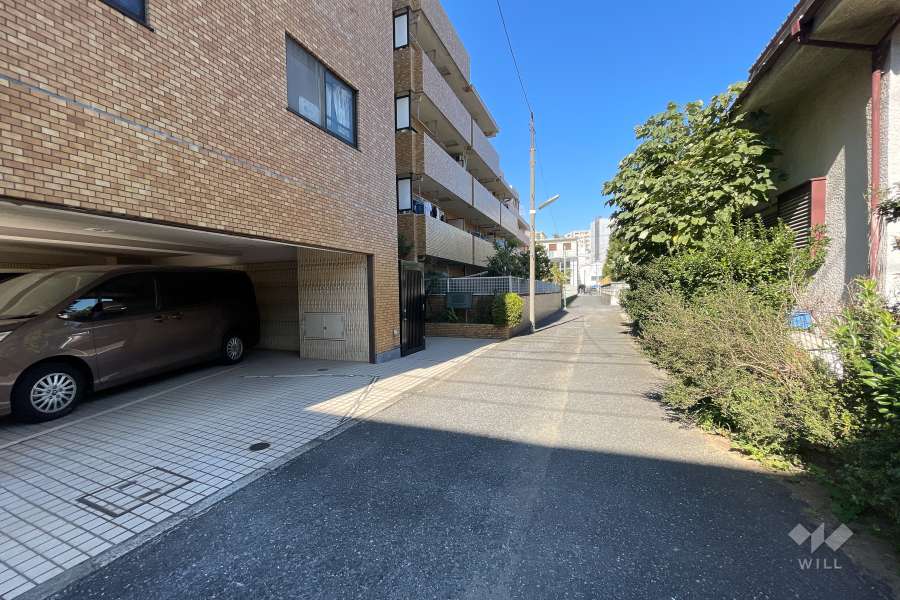 敷地東側の前面道路