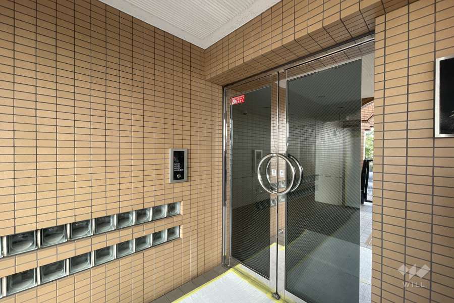 エントランスはオートロック付きです。