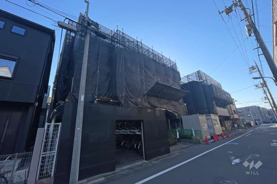 クレッセント蒲田東の外観（北東側から）※2024年3月現在、大規模修繕工事中