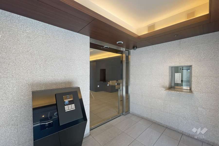 エントランスはオートロック付きです。