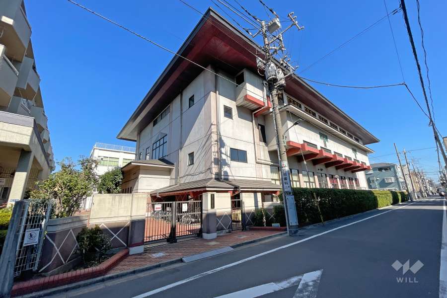 敷地北側に隣接する『大田区立糀谷中学校』