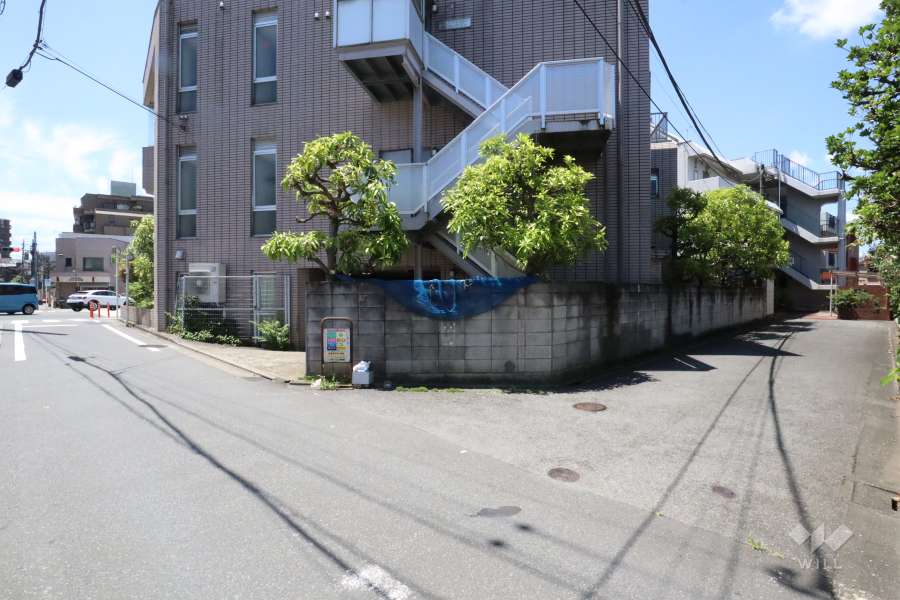 敷地北側の前面道路（東側から）