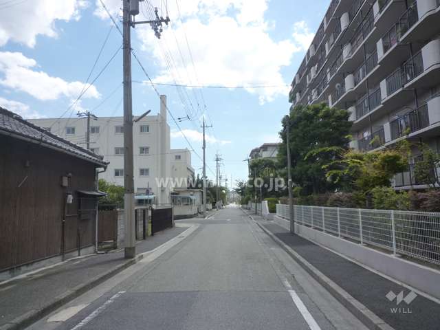 敷地南東側の前面道路