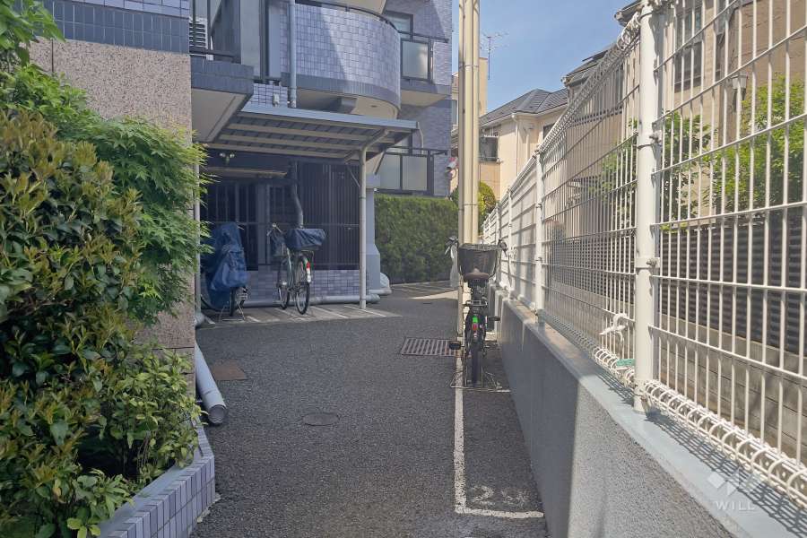 駐輪場へのアプローチ