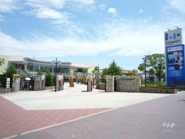 マンション南側にはららぽーと甲子園があります。