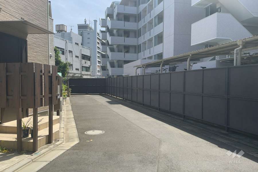 敷地北東側の前面道路