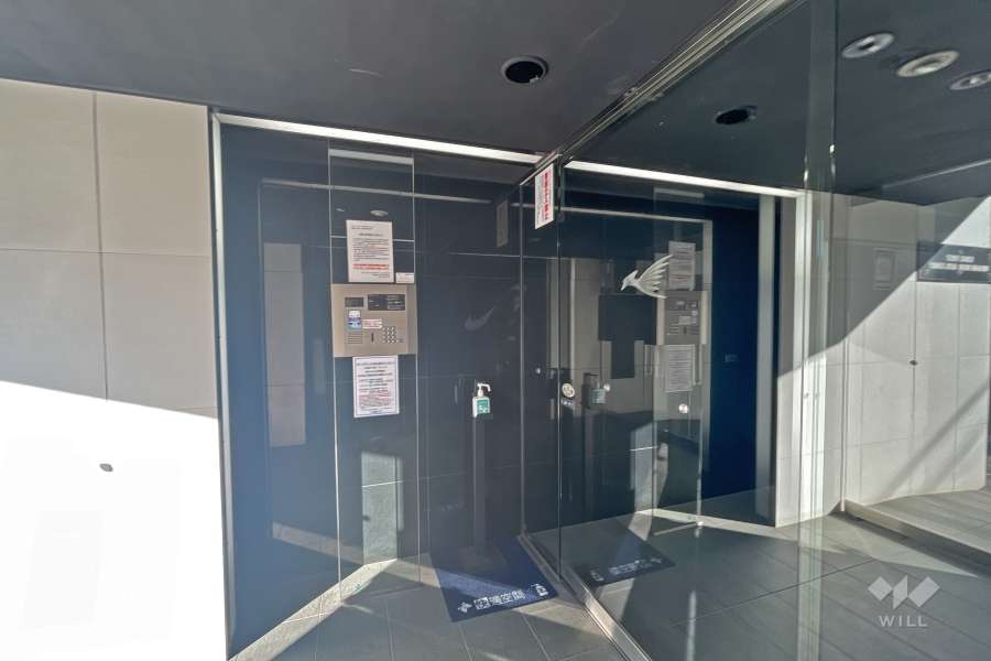 エントランスはオートロック付きです。