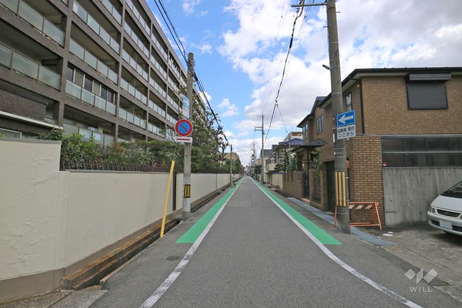 敷地南側の前面道路