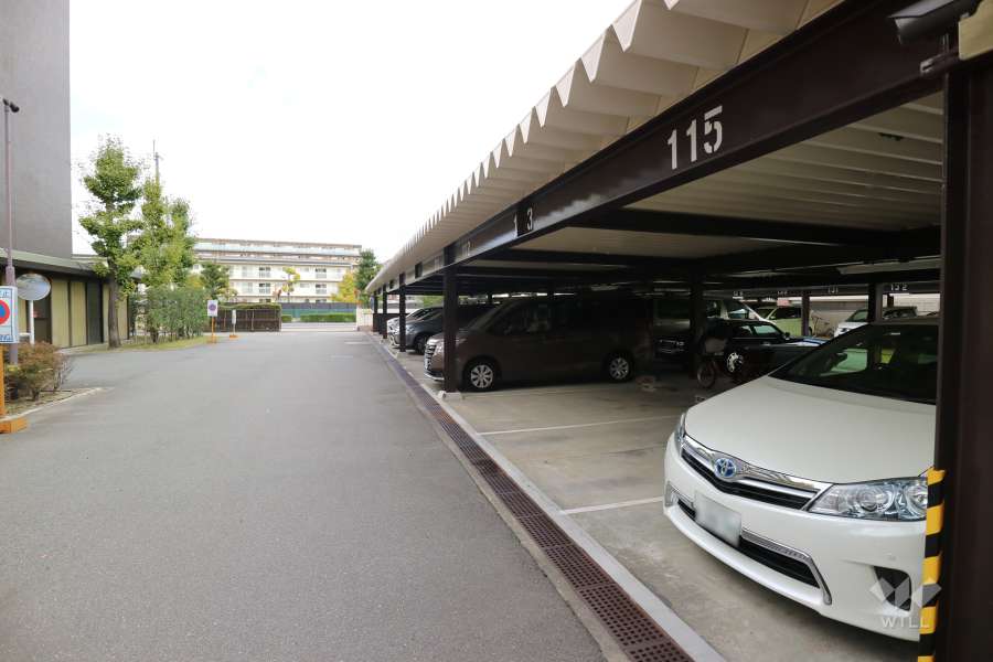 敷地内駐車場（屋外平面式　ルーフ付き）