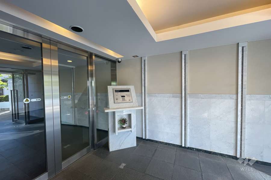 エントランスはオートロック付きです。