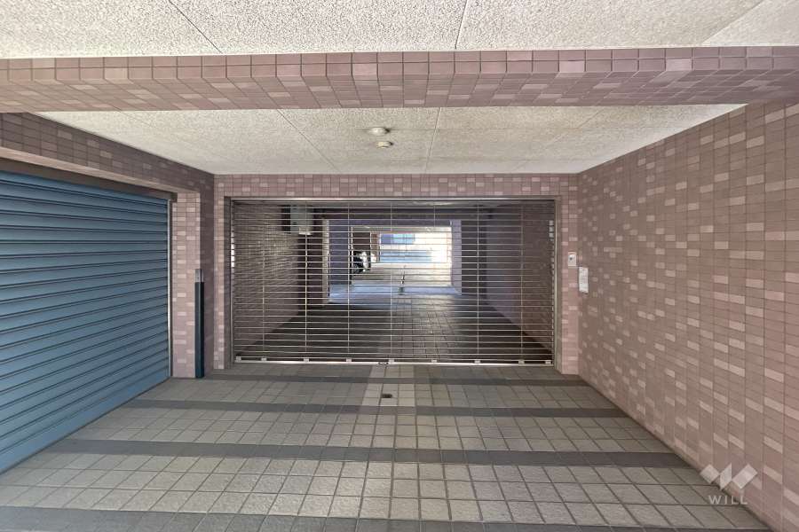 駐車場の出入り口（リングシャッター付き）