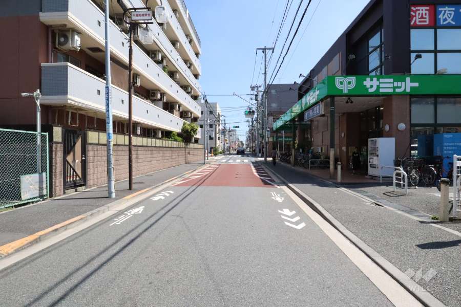 敷地南側の前面道路