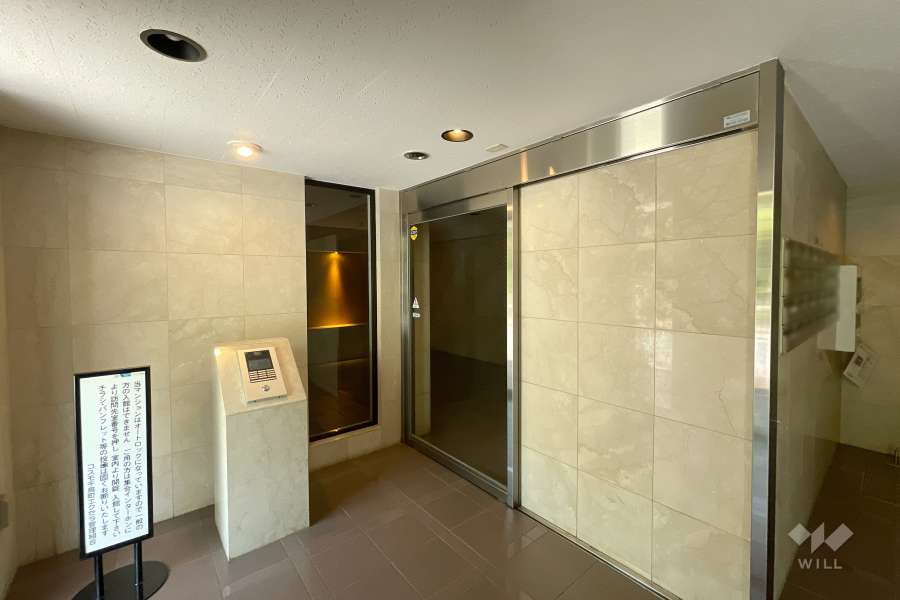 エントランスはオートロック付きです。