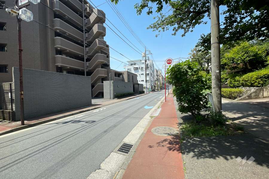 敷地北側の前面道路