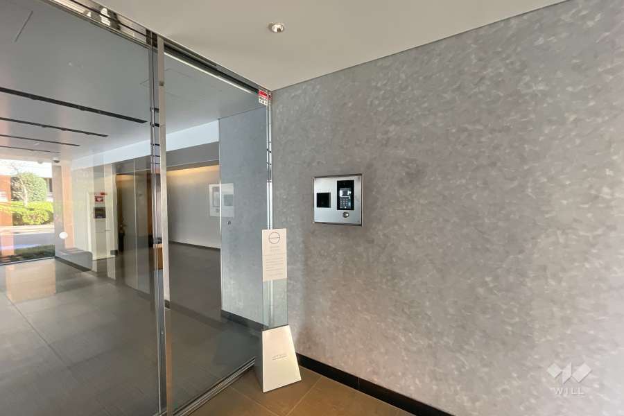 エントランスはオートロック付きです。