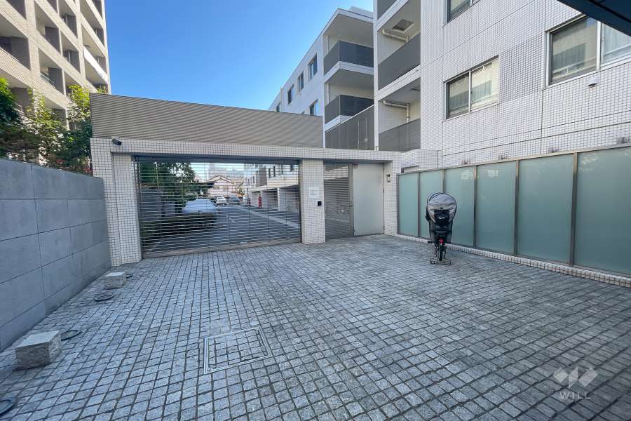 駐車場の出入り口＿（リングシャッター付き）