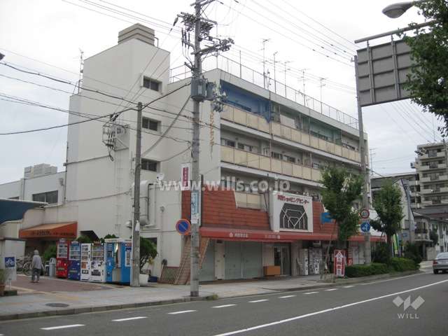 マンション川東の外観（南側から）