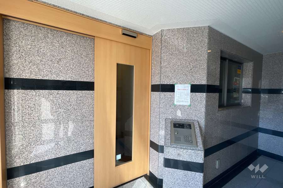 エントランスはオートロック付きです。