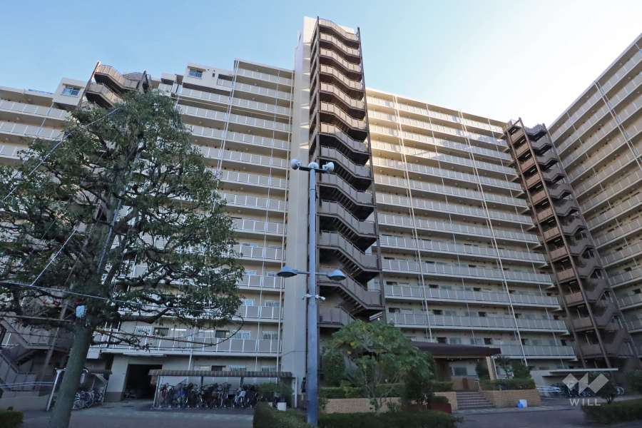 多摩川芙蓉ハイツ3号棟の外観（北西側から）