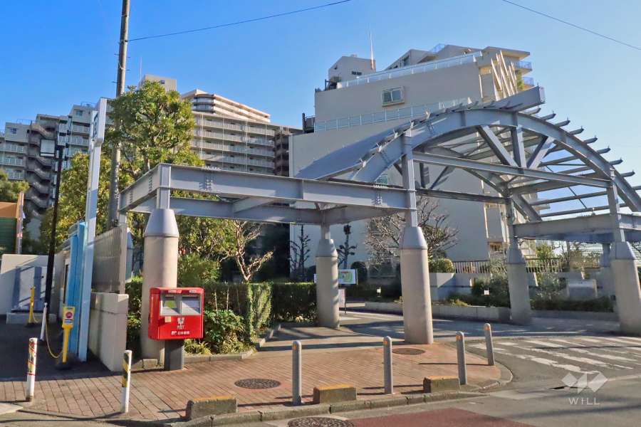 多摩川芙蓉ハイツ4号棟の外観（北西側から/奥の棟）