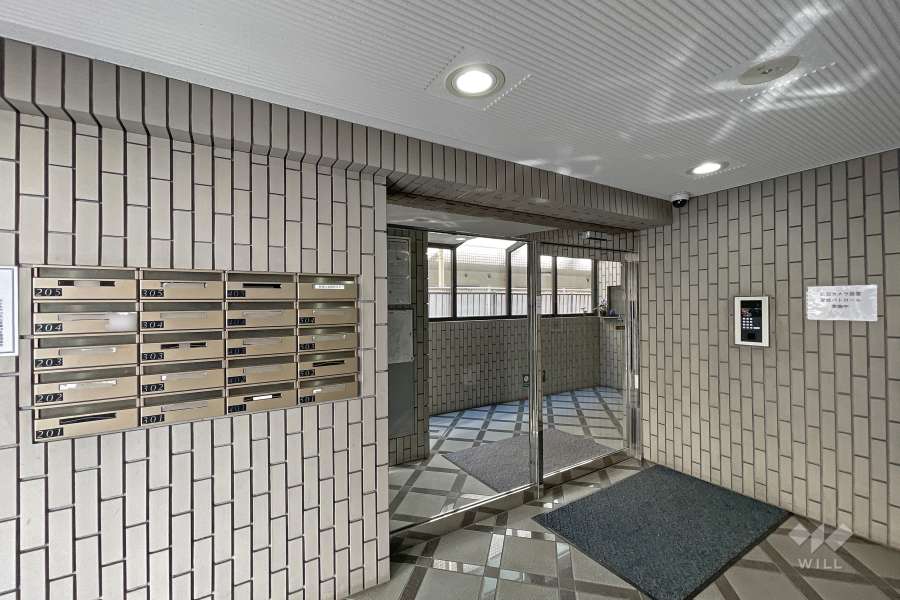 エントランスはオートロック付きです。