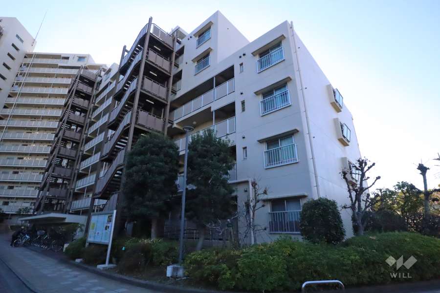多摩川芙蓉ハイツ1号棟の外観（北側から）