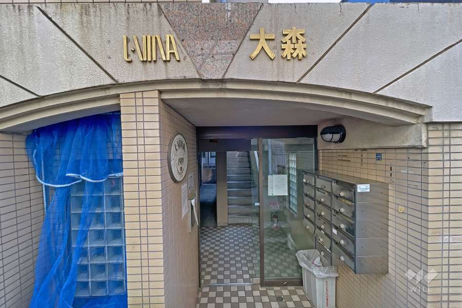 エントランスと共用ポスト