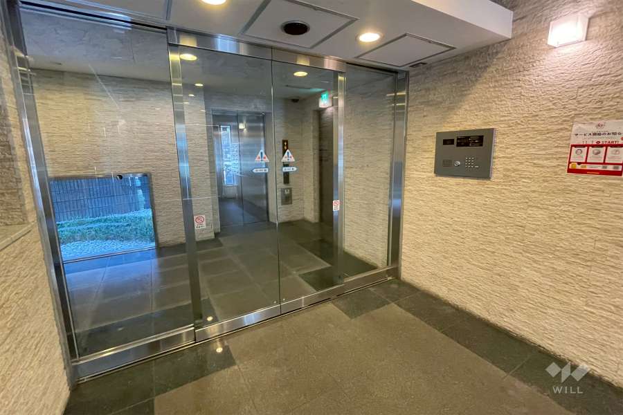 エントランスはオートロック付きです。